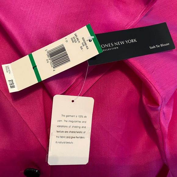 New with Tags 100% Silk Sash Tie Blouse by Jones New York Collection - Picture 4 of 5